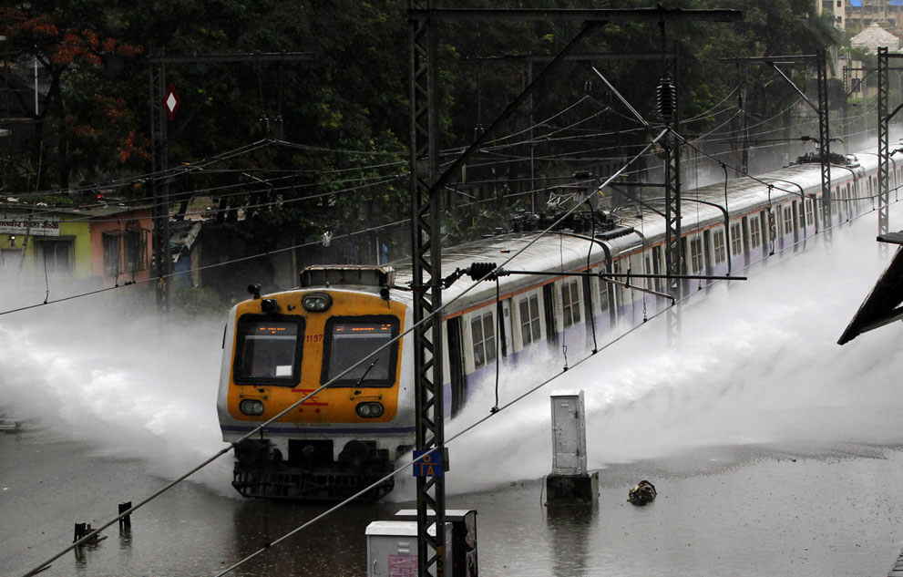 Ek Chalees Ki Last Local In Monsoon